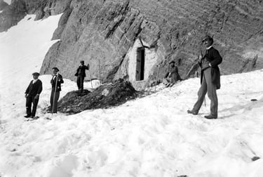 Grotte Russell sur le glacier du Vignemale près de Cauterets
