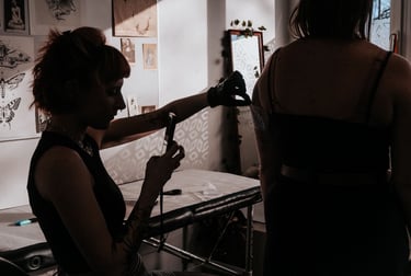 tatoueuse nantes fin minimaliste