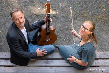 Singer-Songwriter-Duo French Connection mit Gitarre und Flöte