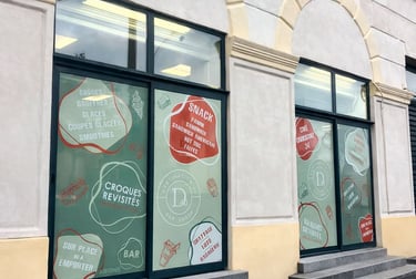 Conception et impression d'une vitrine de magasin Narbonne