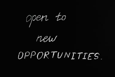 texto open to new opportunities sobre fondo negro