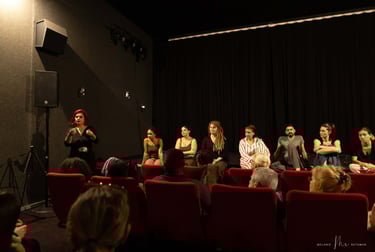 animation bord plateau par Céline Naud psychanalyste du spectacle "La chmabre 122" 