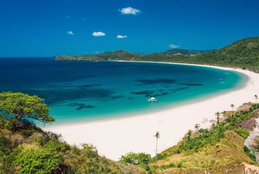 Overnight beach camping between El Nido and Coron – bonfire, stars, and island life