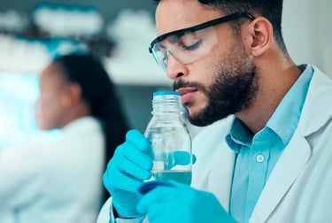 cientifico huele agua 