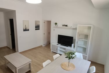 "Apartamento turístico Piso Avenida en Cádiz, ubicado cerca de la Playa Victoria y del hospital.