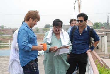 Saleem Murad ,Naghman Saleem ,Arbaz Khan . Pashto Film Munafiq k set pe