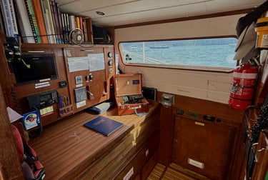 navigation station wind shift sailing adventure yacht
