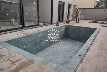 Pengerjaan lapisan kedap air (waterproofing) kolam Jacuzzi