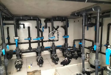 Instalasi sistem pemanas kolam renang air hangat di Bandung oleh teknisi DayanaPool.