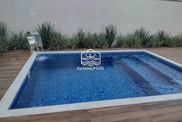 Kolam renang pribadi modern di Bandung, menciptakan suasana liburan setiap hari.