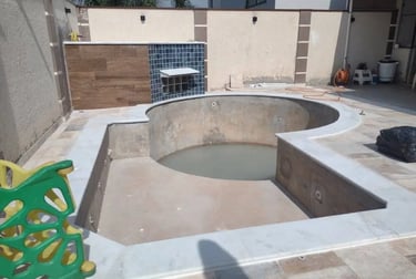 Pengerjaan lapisan kedap air (waterproofing) kolam Jacuzzi
