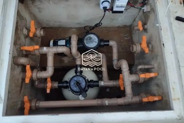 Instalasi sistem pemanas kolam renang air hangat di Bandung oleh teknisi DayanaPool.