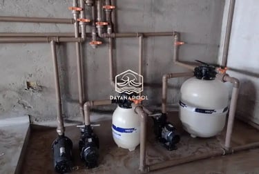 Instalasi sistem pemanas kolam renang air hangat di Bandung oleh teknisi DayanaPool.