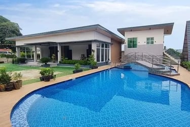 properti mewah yang di dukung dengan kolam renang