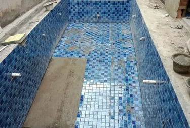 Pemasangan Mozaik Kolam Renang oleh tim dayanapool