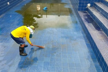 Tim DayanaPool melakukan renovasi pada kolam renang yang sudah ada.