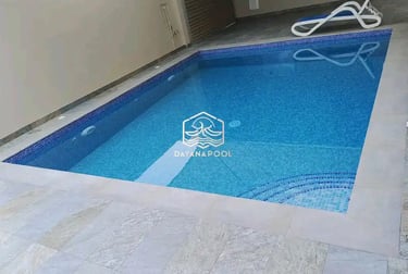 Jasa perawatan kolam renang untuk menjaga kejernihan air.