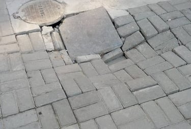 Piso intertravado com defeito