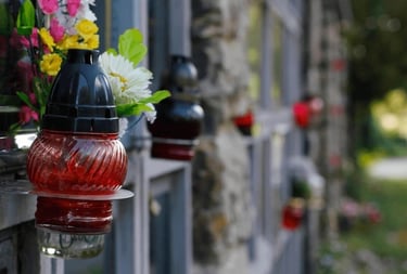 Entretien du columbarium, nettoyage, fleurissement, dépot d'un article funéraire de votre choix