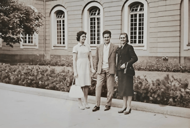 Ο Γεώργιος Δημητράκης με την μητέρα του και την αδερφή του Ζωή στην Βόννη 1962