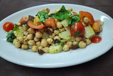 Vegetarian starter with chickpeas, potatoes and raisins at Agrisole