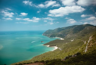 Vue panoramique de la Serra da Arrábida et de la péninsule de Tróia, Portugal