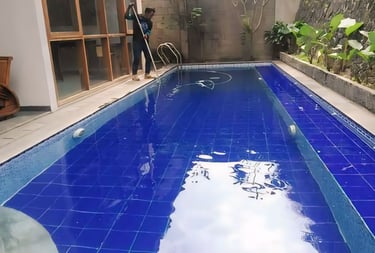 perawatan kolam renang oleh tim dayanapool