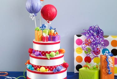 bolo fake de isopor decorado para aniversário infantil