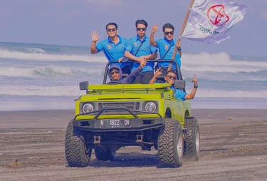 Jeep Parangtritis melintasi Gumuk Pasir dengan view pantai selatan