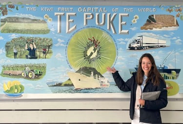 Cartel explicando las temporadas del kiwi en Te Puke, NZ