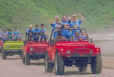 Jeep Gumuk Pasir Parangtritis untuk wisata offroad keluarga dan grup