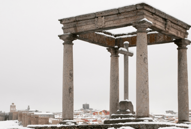 Cuatro postes en Ávila nevados: Neumáticos de invierno en Ávila