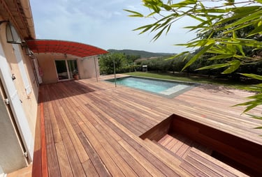 belle terrasse en bois avec piscine réalisé par EGPR