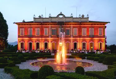 Villa Subaglio Merate, vista della villa con la fontana ed i tavoli del ricevimento del matrimonio