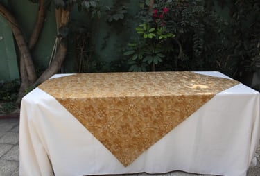 Alquiler de mesas con mantel y sillas