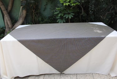 Alquiler de mesas con mantel y sillas