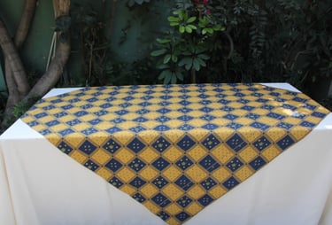 Alquiler de mesas con mantel y sillas