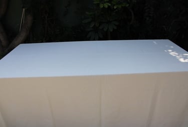 Alquiler de mesas con mantel y sillas