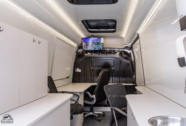 Mobilus kabinetas. Renault Master automobilis konvertuotas į psihologijos kabinetą ant ratų. 