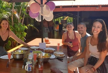 Hanging out with my friends in Cable Beach Backpackers