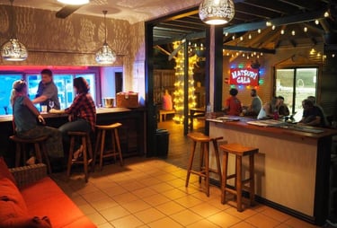 Kimberley Travellers Lodge bar area