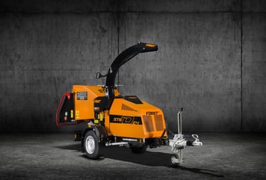 Dīzeļdegvielas dakšu smalcinātājs FORST ST6D 24 ZS. Ilgmūžīgi smalcinātāji ir populāri.