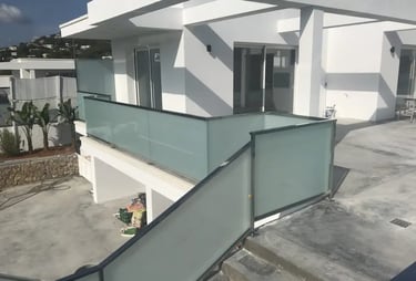 Carpintería metálica en Ibiza: barandillas, rejas y estructuras de acero inoxidable y aluminio