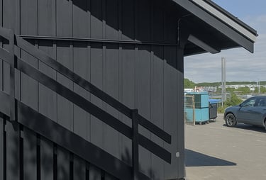 Une peinture naturelle qui sature, teinte et protège durablement le bois
