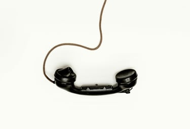 Inviting users to request a callback, phone image displayed