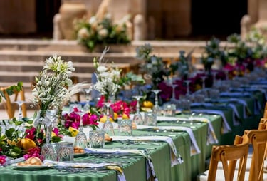 tavolo apparecchiato in verde per la cerimonia nuziale