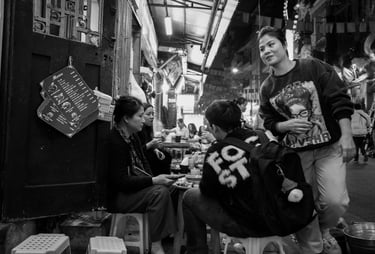 Night life in the Old Quarter of Hanoi – small plastic stools, street food, and everyday moments unf