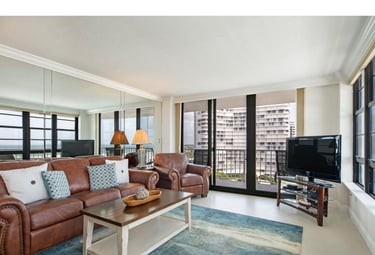 Spacious living room