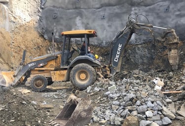 Retroexcavadora John Deere 310J con Martillo en San Pedro