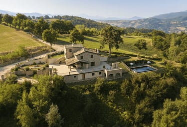villa panoramica con piscina in affitto Marche